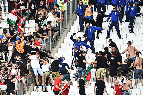 © APA/AFP/Bertrand Langlois Ausschreitungen von ungarischen Fans