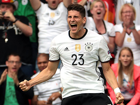 © APA/AFP/Kenzo Tribouillard Mario Gomez jubelt