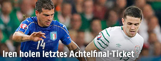 Robbie Brady (IRL) und Stefano Sturaro (ITA)