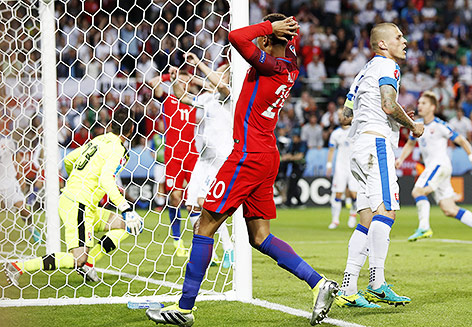 © APA/AP/Laurent Cipriani Verpasste Torchance von Dele Alli (ENG)
