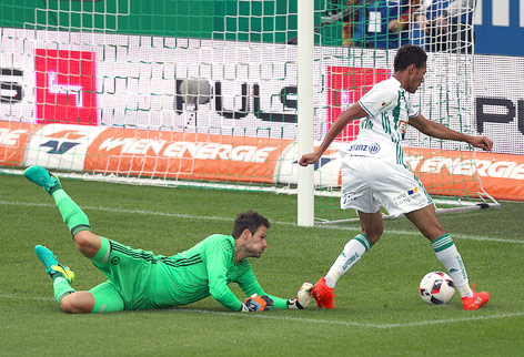 © GEPA/Christian Ort Joelinton (Rapid) erzielt ein Tor gegen Chelsea
