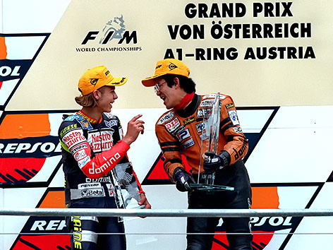 Archivbild aus dem Jahr 1997 mit Valentino Rossi (ITA) und Noboru Ueda (JPN)