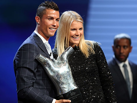 © APA/AFP/Valery Hache Cristiano Ronaldo und Ada Hegerberg