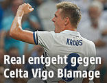Toni Kroos jubelt mit seinen Mitspielern