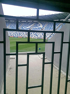 Geschlossenes Tor im Stadion von Tiflis