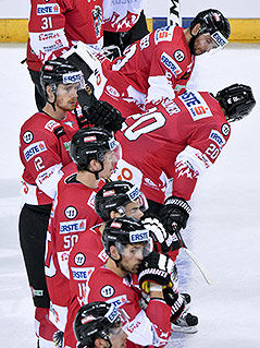 © APA/Herbert Neubauer Österreichs Teamspieler nach dem Eishockey-Olympiaqualifikationsspiel Deutschland gegen Österreich