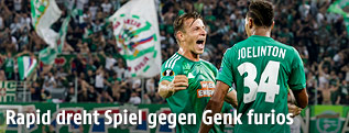 Jubel von Stefan Schwab und Joelinton (Rapid)
