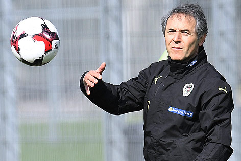 © APA/Robert Jäger ÖFB-Teamchef Marcel Koller beim Training