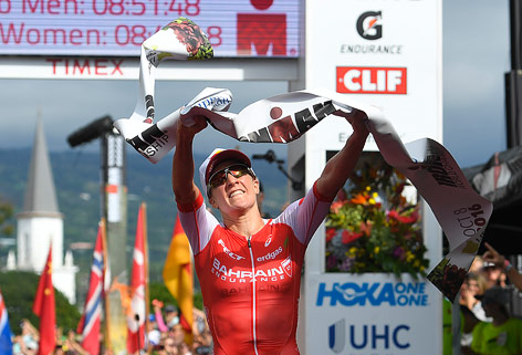 © APA/AP/Mark J. Terrill Daniela Ryf jubelt über seinen Sieg beim Ironman in Hawaii