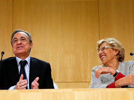 © Reuters/Juan Medina Manuela Carmena und Florentino Perez