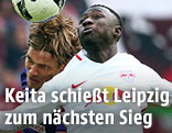 Naby Keita (RB Leipzig) und Clemens Fritz (Bremen)