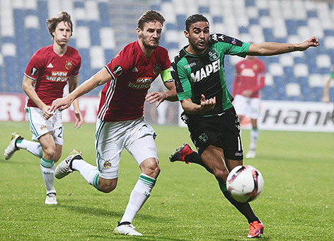© APA/AP/ANSA/Elisabetta Baracchi Maximilian Hofmann (Rapid) und Gregoire Defrel (Sassuolo)