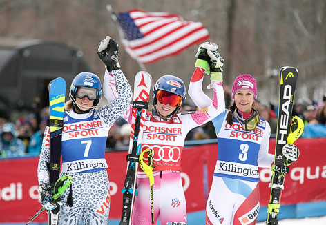 © Reuters/USA Today Sports/Erich Schlegel Siegerehrung von Veronika Velez Zuzulova, Mikaela Shiffrin und Wendy Holdener