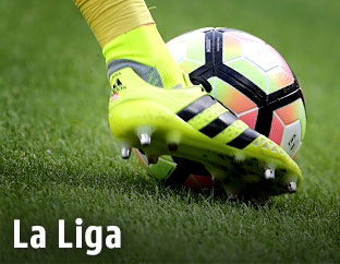 Fußballschuh und Ball