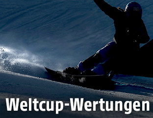 Silhouette einer Snowboarderin