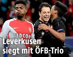 Jubel von Leverkusens Wendell und Javier Hernandez