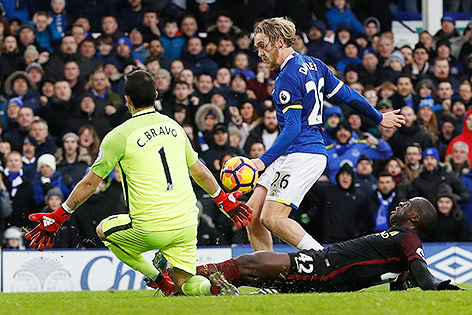 © Reuters/Action Images/Lee Smith Tom Davies (Everton) trifft