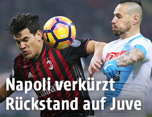 AC Milans Gustavo Gomez und Napolis Marek Hamsik