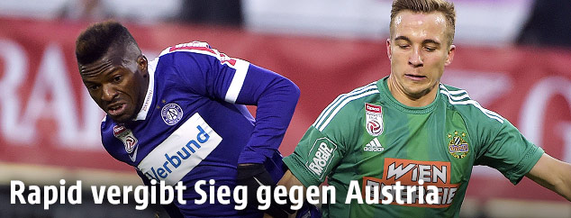 Olarenwaju Kayode (Austria) und Christopher Dibon (Rapid)