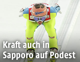 Stefan Kraft während des Absprungs