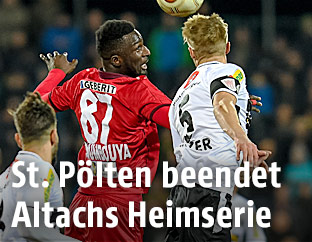Lucas Galvao da Costa Souza (Altach) und Lonsana Doumbouya (St. P&ouml;lten)