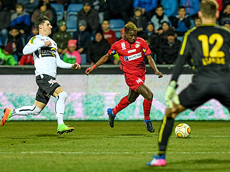 © GEPA/Oliver Lerch Benedikt Zech (Altach), Cheikhou Dieng (St. Pölten) und Andreas Lukse (Altach)