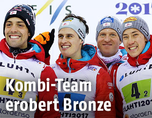 Jubel von Philipp Orter, Paul Gerstgraser, Bernhard Gruber und Mario Seidl