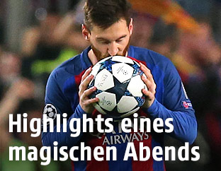 Lionel Messi (Barcelona) küsst den Ball