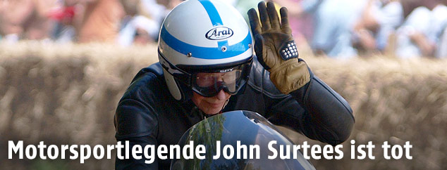 John Surtees 2009 auf seiner MV Agusta beim Festival of Speed in Goodwood