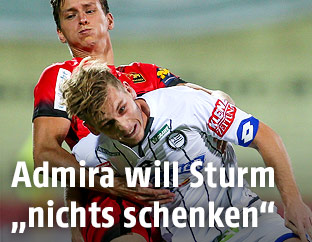 Stephan Zwierschitz (Admira) und Marc Andre Schmerboeck (Sturm)