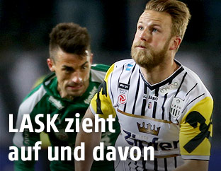Florian Buchacher (Wattens) und Alexander Riemann (LASK)
