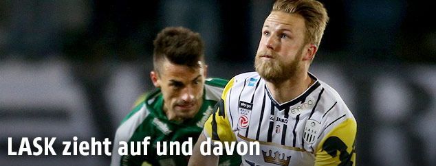 Florian Buchacher (Wattens) und Alexander Riemann (LASK)
