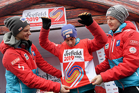 © APA/Roland Schlager Skispringer Manuel Fettner, Stefan Kraft und Markus Schiffner