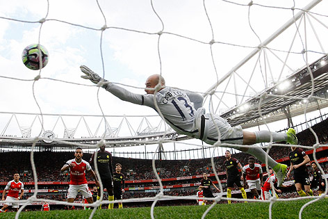 © AP/Alastair Grant ManCity-Tormann Willy Caballero kassiert das 2:2 gegen Arsenal