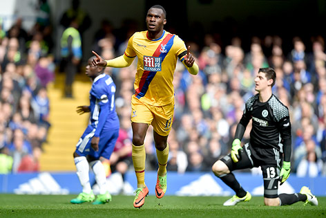 © Reuters/Hannah McKay Jubel von Christian Benteke (Crystal Palace)