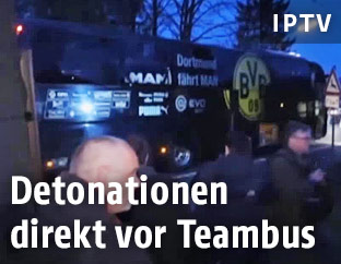 Der durch die Explosionen beschädigte BVB-Mannschaftsbus