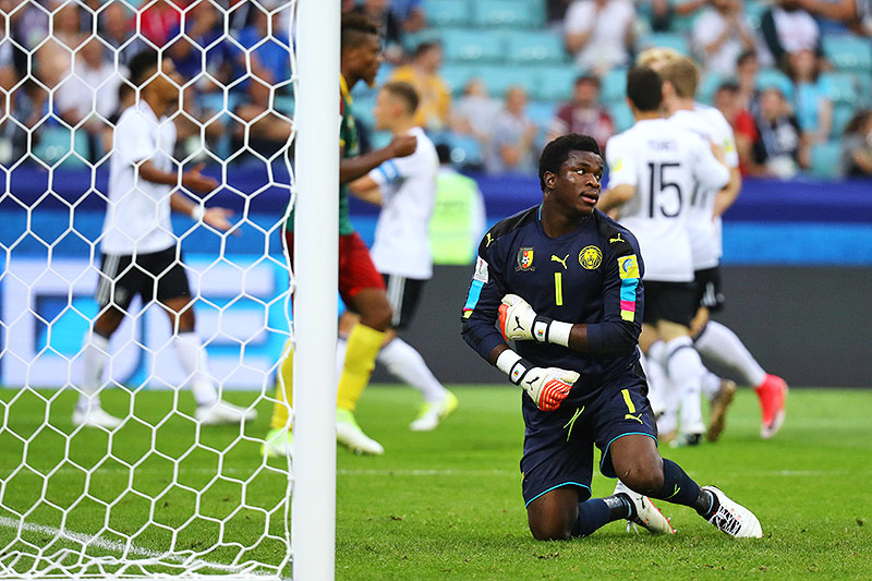 © Reuters/Kai Pfaffenbach Kameruns Goalie Fabrice Ondoa