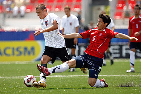Zlatko Junuzovic (AUT) und Nicolas Larrondo (CH)