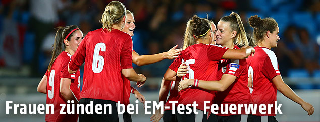 Jubel der &Ouml;FB-Damen