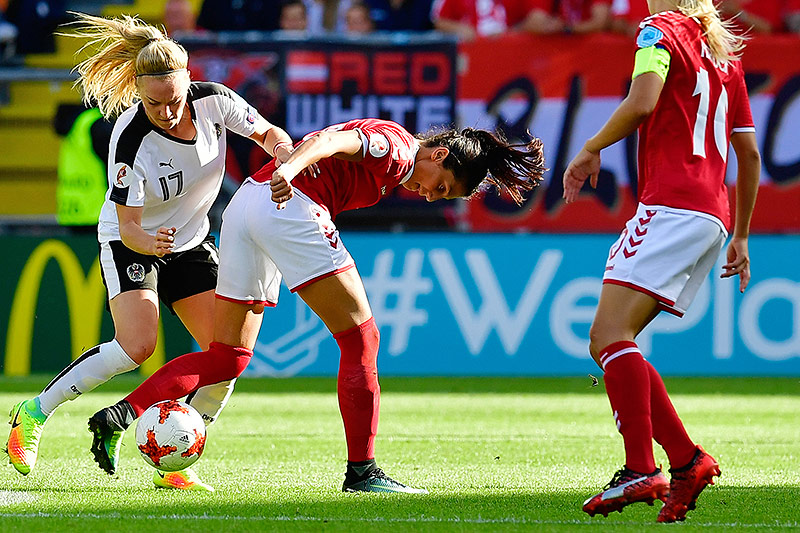© APA/AFP/Tobias Schwarz
Nadia Nadim gegen Sarah Puntigam
