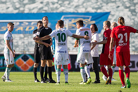 Robert Schörgenhofer schickt die Mannschaften vom Platz