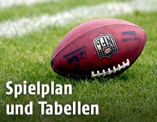 Football auf Wiese