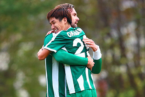Jubel der Mattersburg-Spieler Masaya Okugawa and Stefan Maierhofer