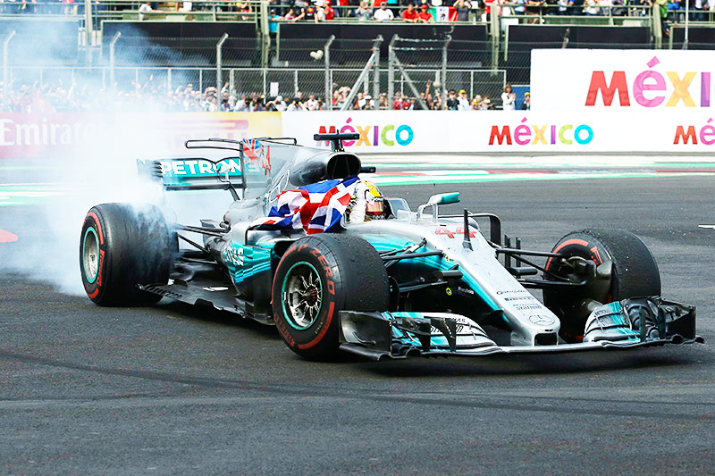 © APA/AP/Rebecca Blackwell Lewis Hamilton feiert seinen Sieg