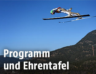 Skispringer in der Luft