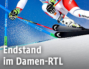 Skifahrerin auf der Piste