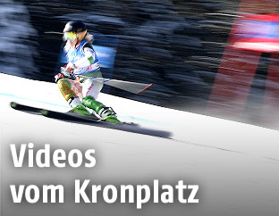 Skifahrerin auf der Piste