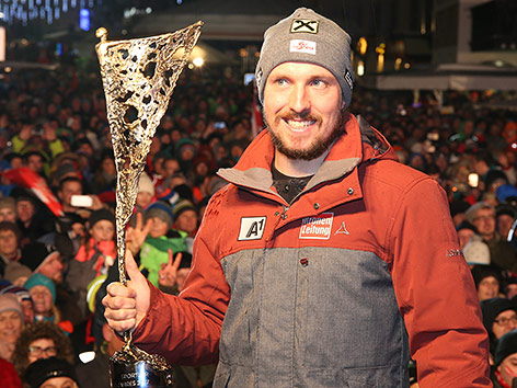 Marcel Hirscher mit Pokal