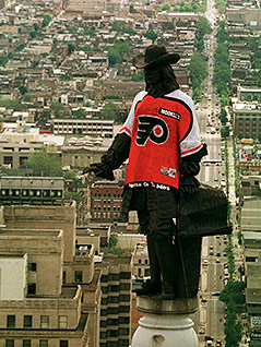 Die Statue von William Penn auf der Spitze der City Hall in Philadelphia 