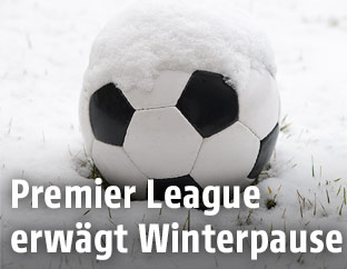 Fußball im Schnee